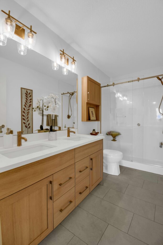 18. Ensuite - 3